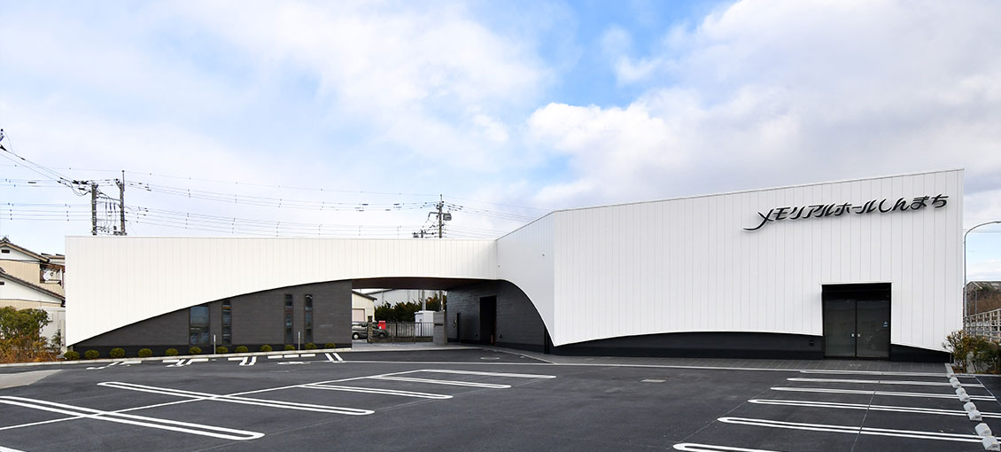 群馬県高崎市・佐波郡玉村町の皆様へ　特別な生花祭壇で、温かみがあるお葬式を